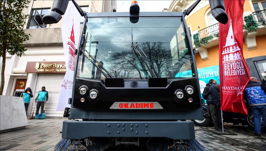Kademe AŞ, yerli süpürme araçlarını Beyoğlu Belediyesi’ne teslim etti