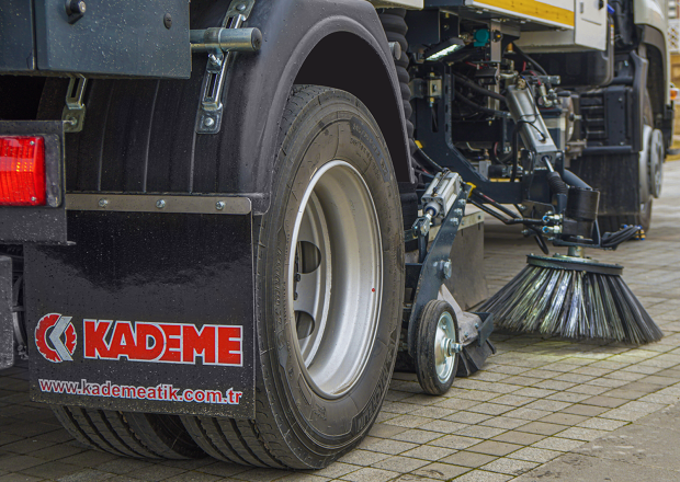3,5 m<sup>3</sup> Kademe-Araç-Üstü-Yol-Süpürme-Makinası-2