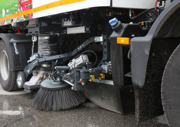 4,5 m<sup>3</sup> Kademe-Araç-Üstü-Yol-Süpürme-Makinası-2