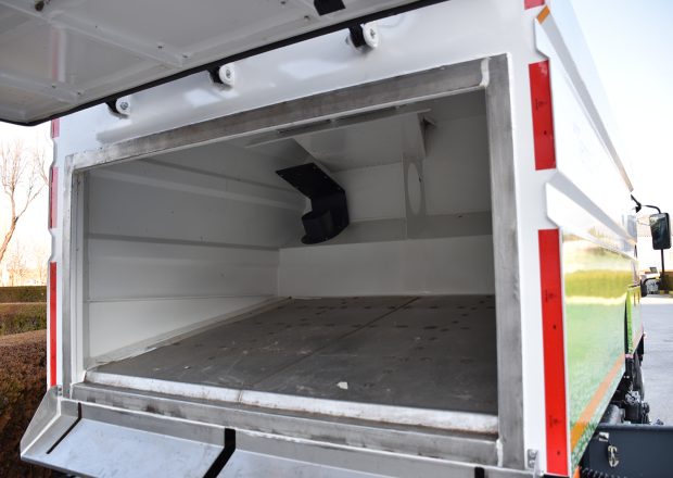 4,5 m<sup>3</sup> Kademe-Araç-Üstü-Yol-Süpürme-Makinası-6