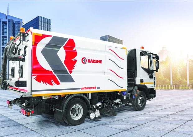 Ana Görsel-5,5 m<sup>3</sup> Kademe-Araç-Üstü-Yol-Süpürme-Makinası