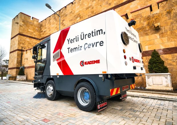 Ana Görsel-Kademe-AGA6000-Kompakt-Yol-Süpürme-Makinası-1