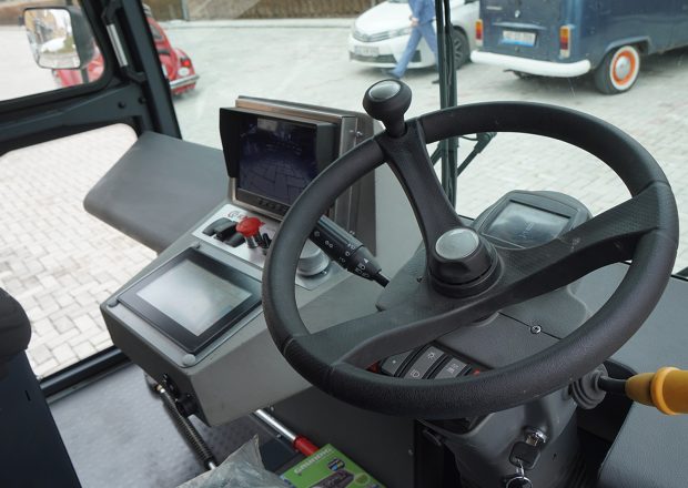 Kademe-Kompakt-Yol-Süpürme-Makinası-6