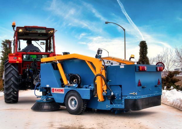 Kademe-Traktörle-Çekilir-Tip-Yol-Süpürme-Makinası-1